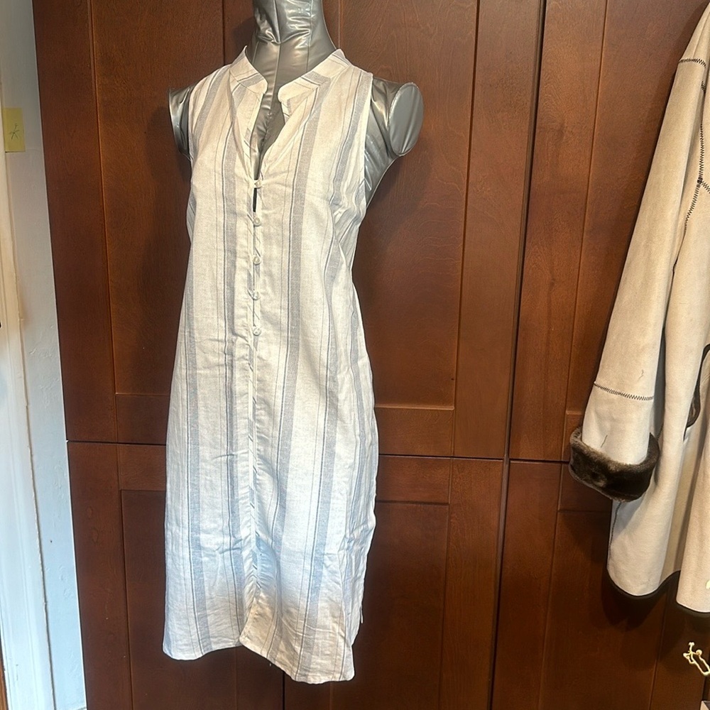 SALE!! NWT striped sleeveless dress with pockets!!!     4